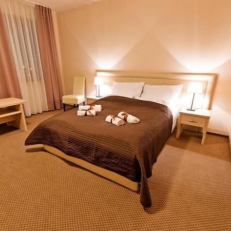 Wiatraczna Hotel Varsavia Esterno foto
