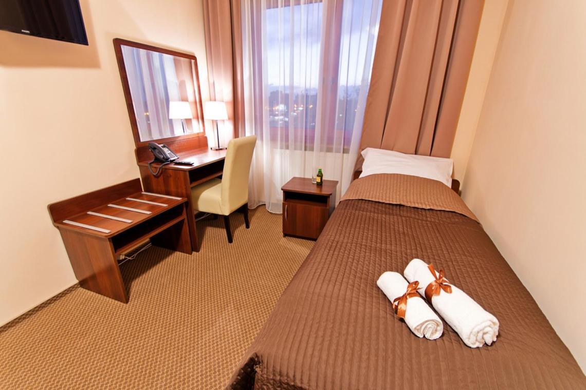 Wiatraczna Hotel Varsavia Esterno foto