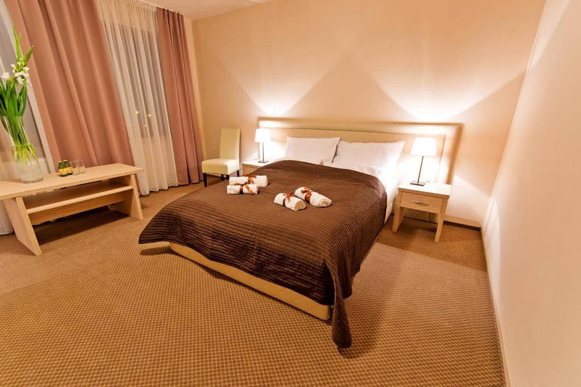 Wiatraczna Hotel Varsavia Esterno foto