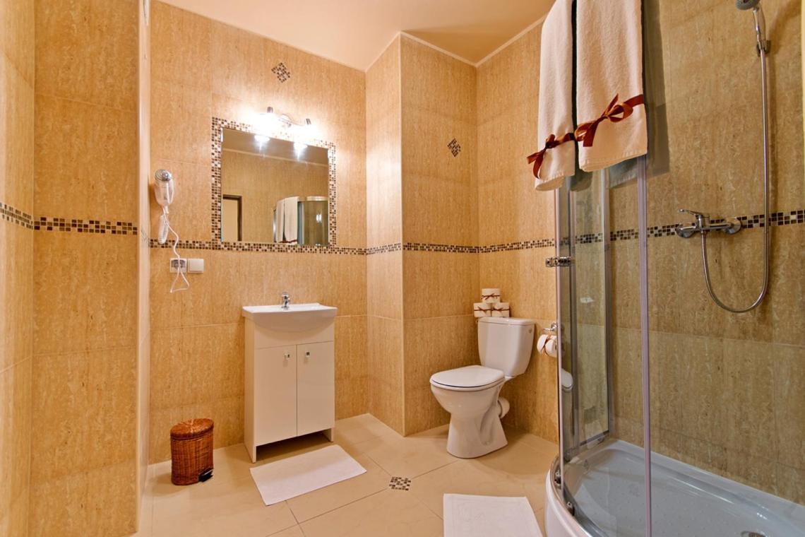 Wiatraczna Hotel Varsavia Esterno foto