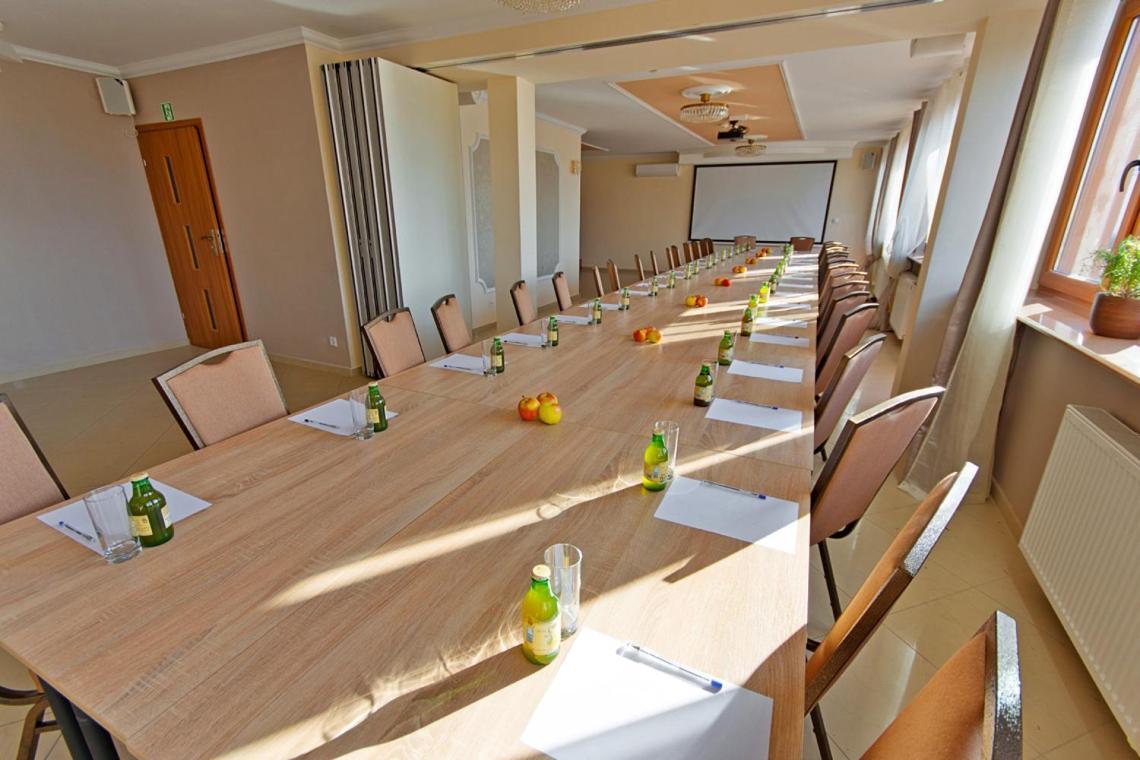Wiatraczna Hotel Varsavia Esterno foto